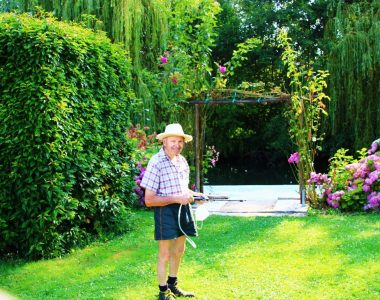 René dans son jardin