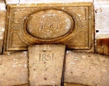 Porche de l'église d'Heudreville